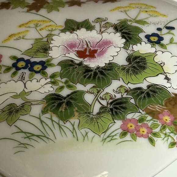 Vintage Porcelain Heart Shaped Trinket Box with Wild Flowers & Bird (Quail?) "S" - Picture 2 of 10